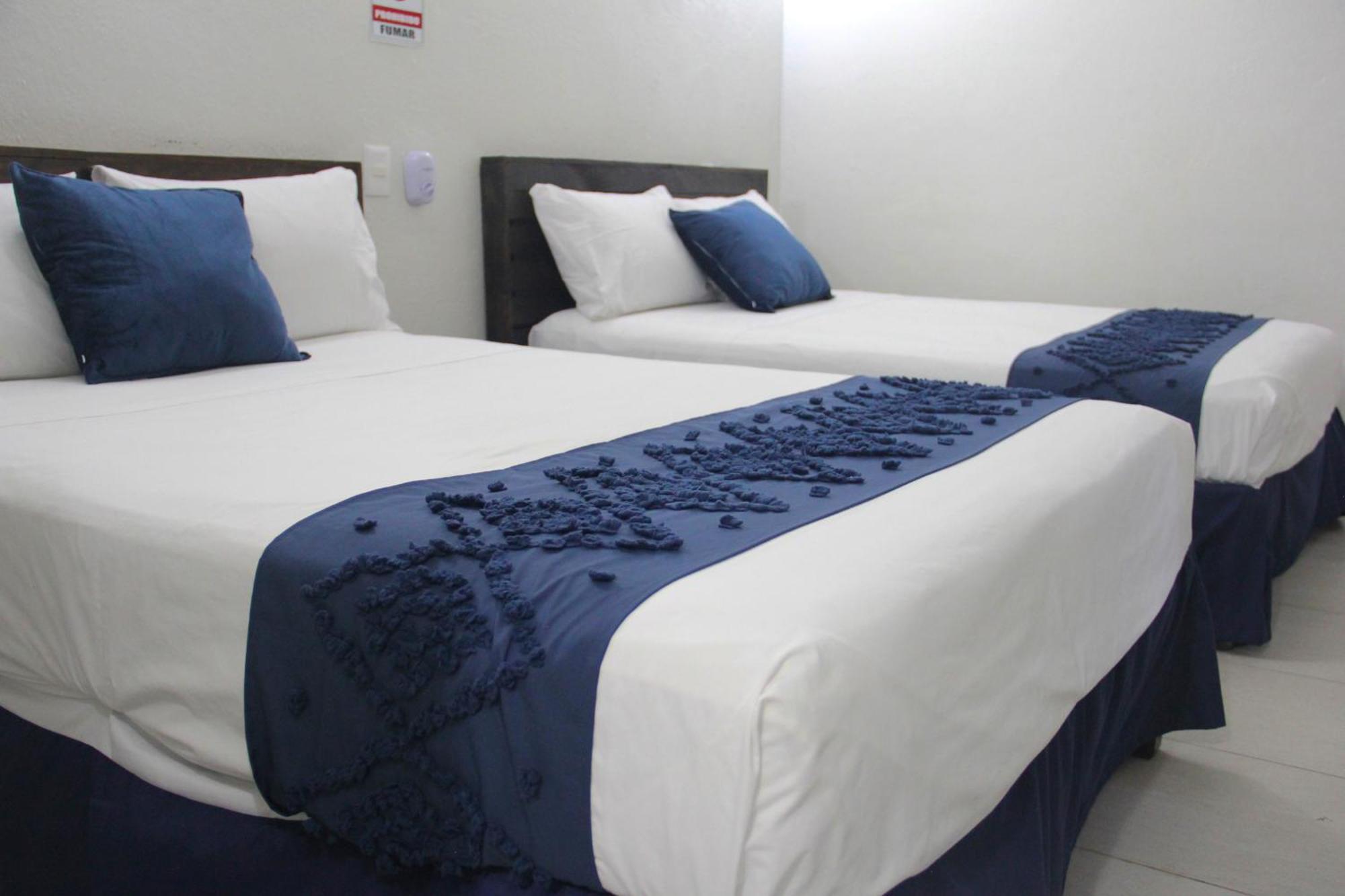 Hotel Juarez 70 Colima Habitación foto